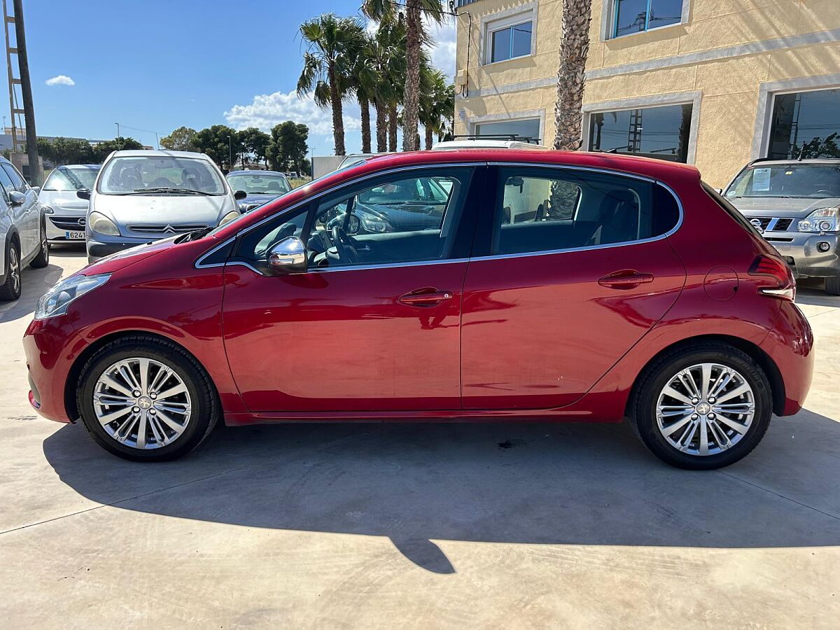 PEUGEOT 208 ALLURE 1.2 E-THP AUTO SPANISH LHD IN SPAIN 113000 MILES SUPERB 2015